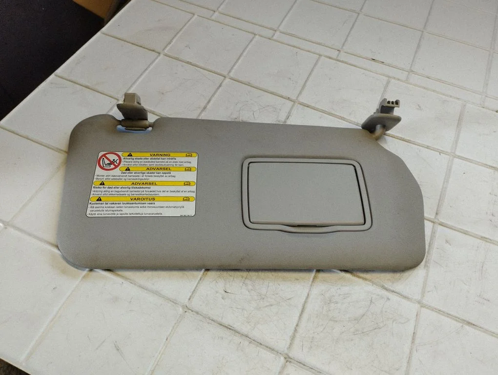 Sun visor – right