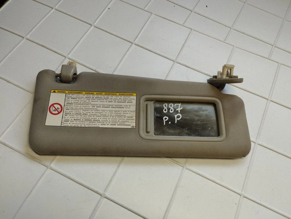 Sun visor – right
