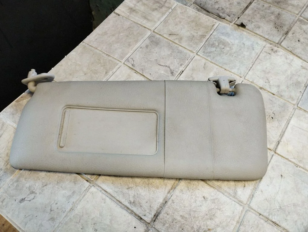 Sun visor – left