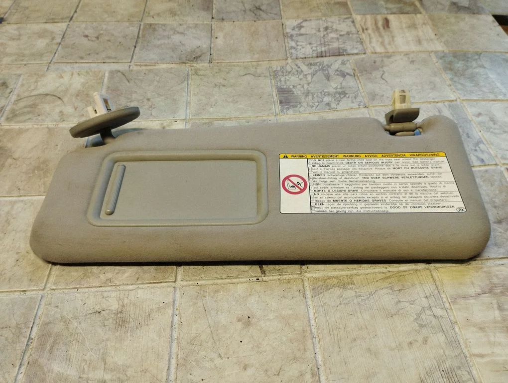 Sun visor – front left