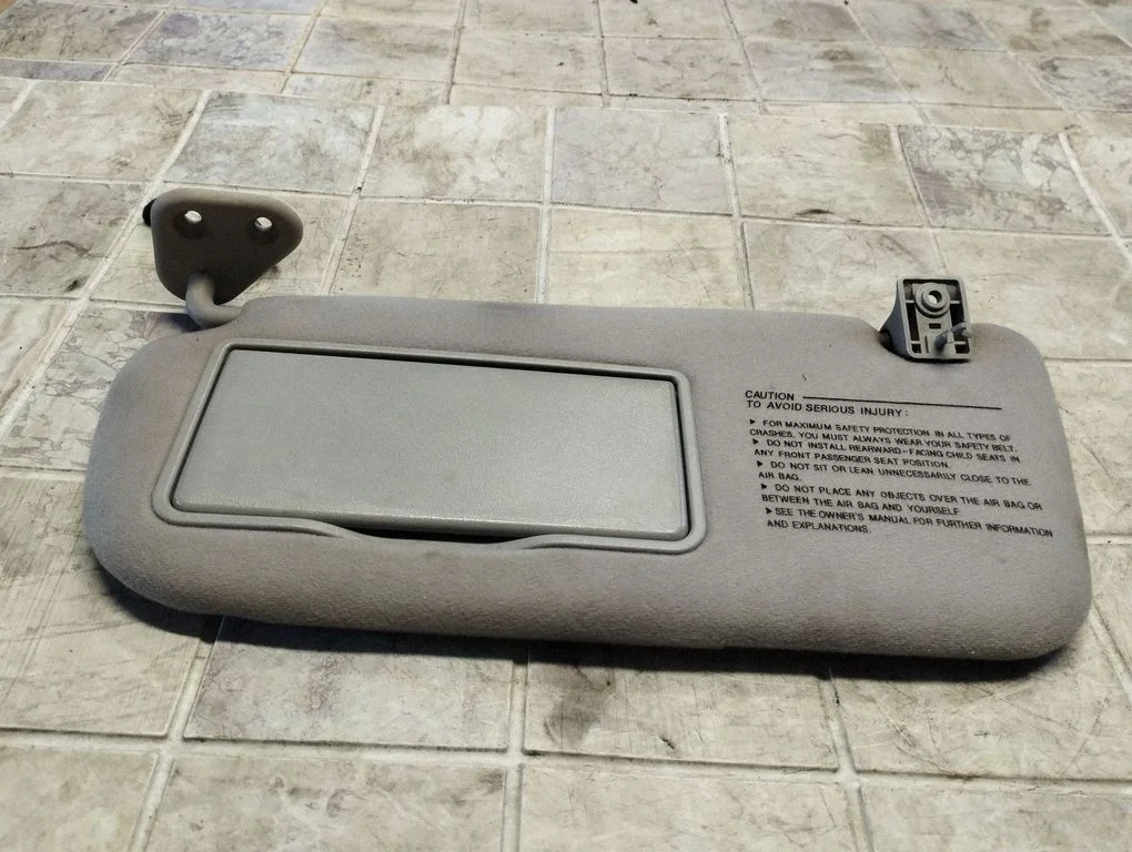 Sun visor – right