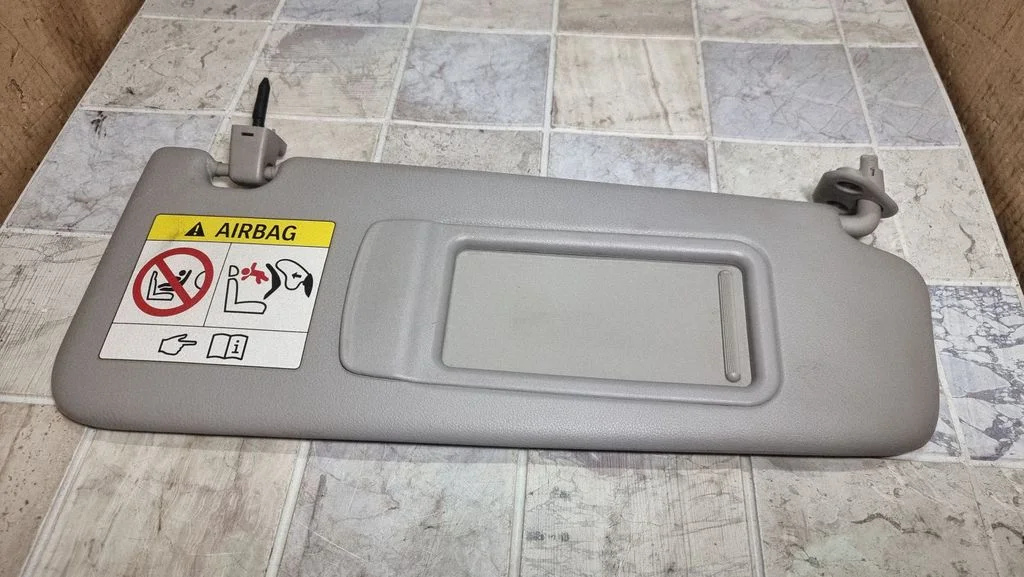 Sun visor 7L320182