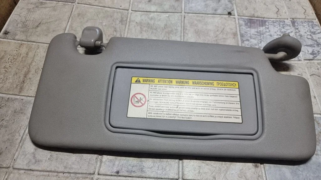 Sun visor – front right