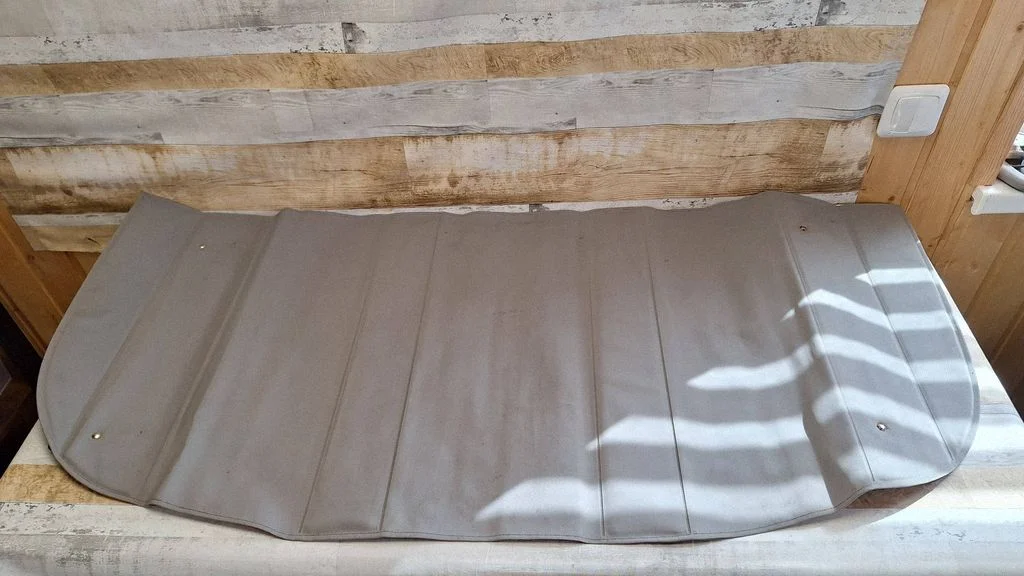 Parcel shelf