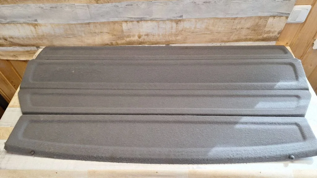 Parcel shelf