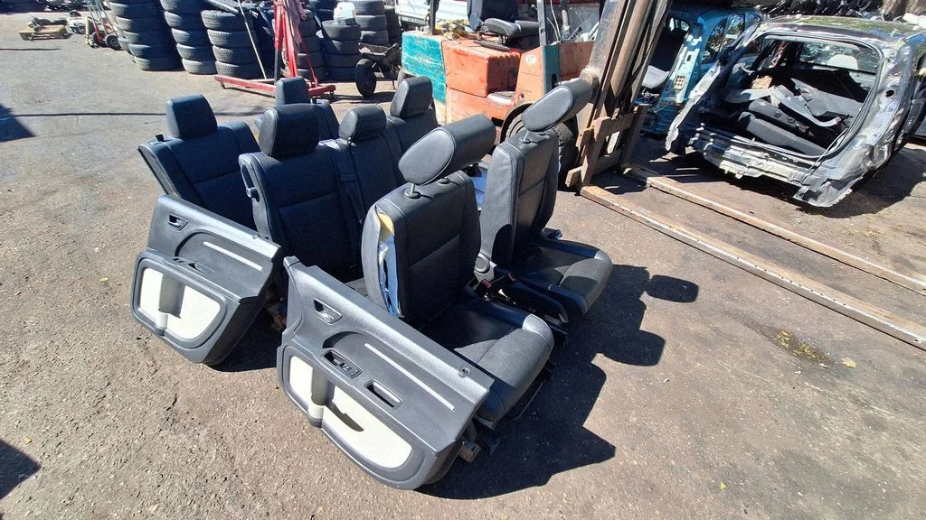 Seat and door cards trim set