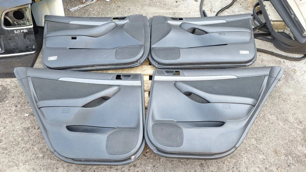 Uste siseviimistluse komplekt – Toyota Avensis T250 (2003-2006)