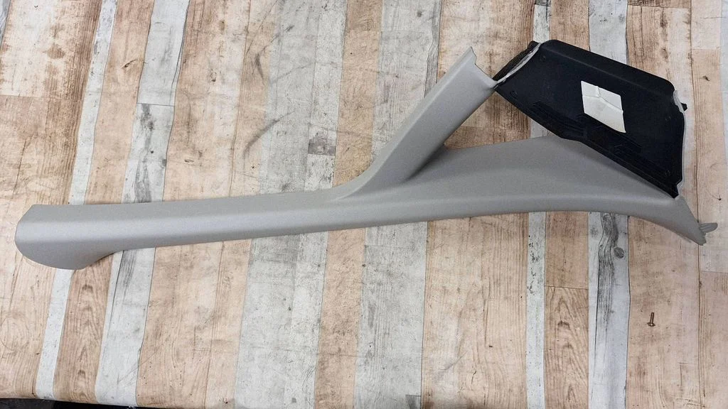 (A) pillar trim AM51R03198