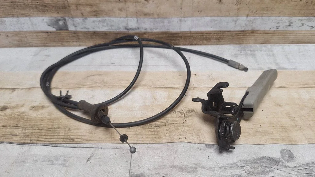 Engine bonnet (hood) release handle