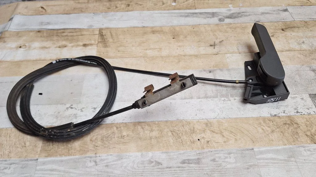 Engine bonnet (hood) release handle 1J1823533C