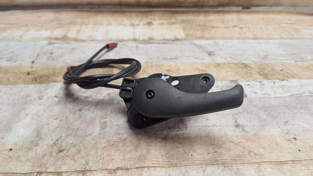 Engine bonnet (hood) release handle – Volvo V40 (2012-2019)