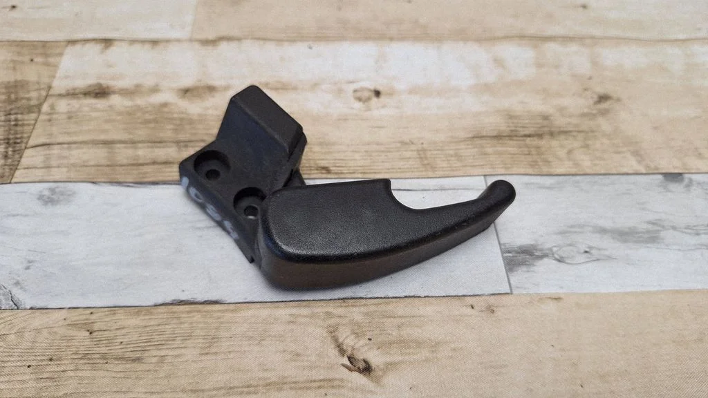 Engine bonnet (hood) release handle 1H1823533