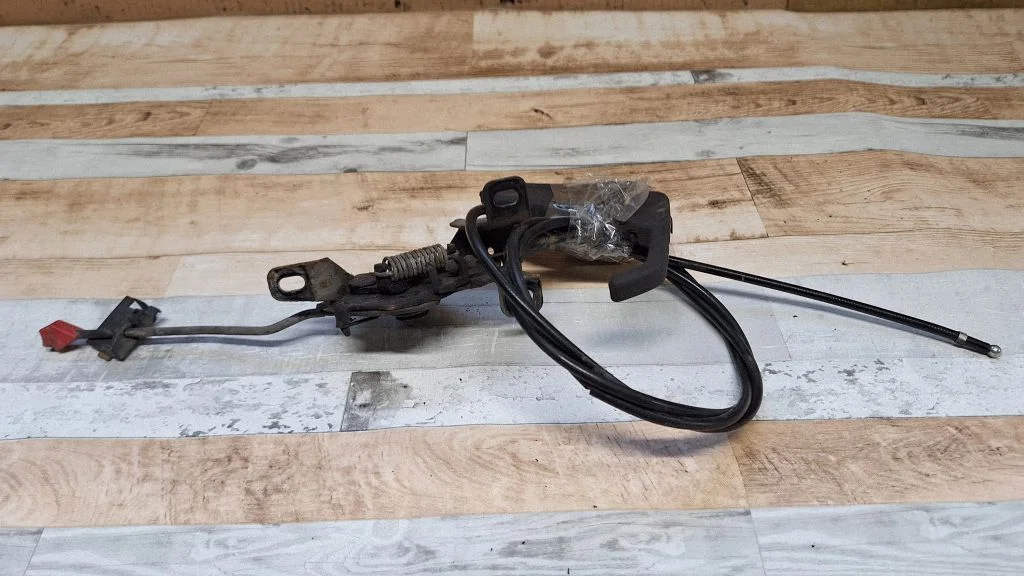 Engine bonnet (hood) release handle