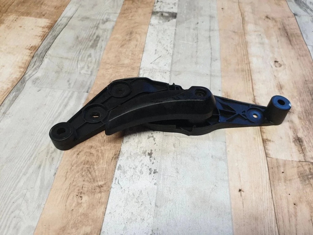 Engine bonnet (hood) release handle 9114003