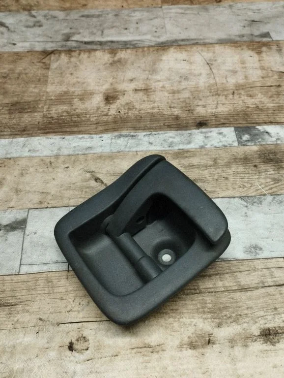 Engine bonnet (hood) release handle – Volvo XC90 (2007-2014)