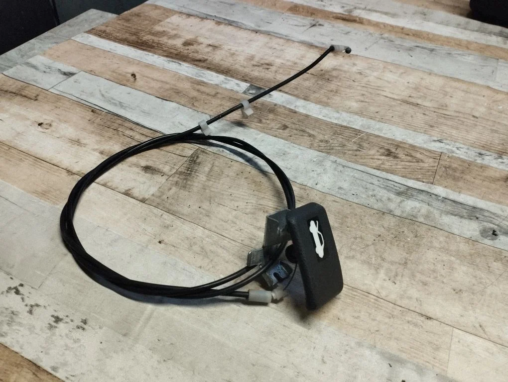 Engine bonnet (hood) release handle