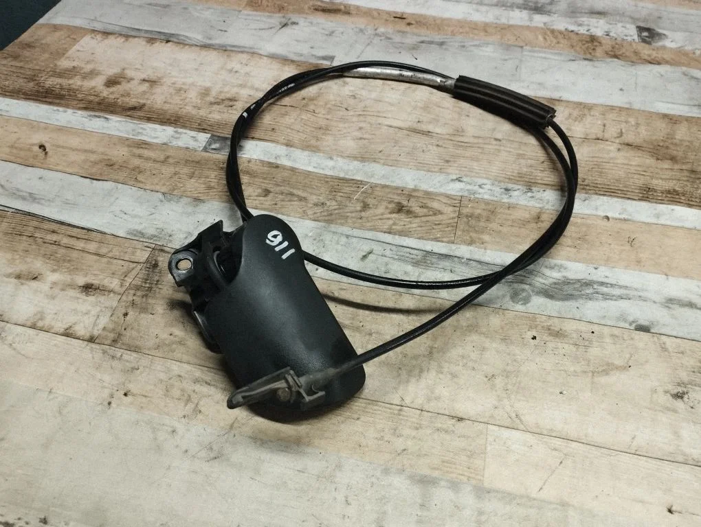 Engine bonnet (hood) release handle