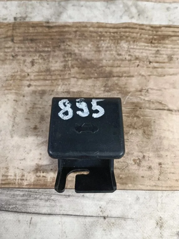 Engine bonnet (hood) release handle