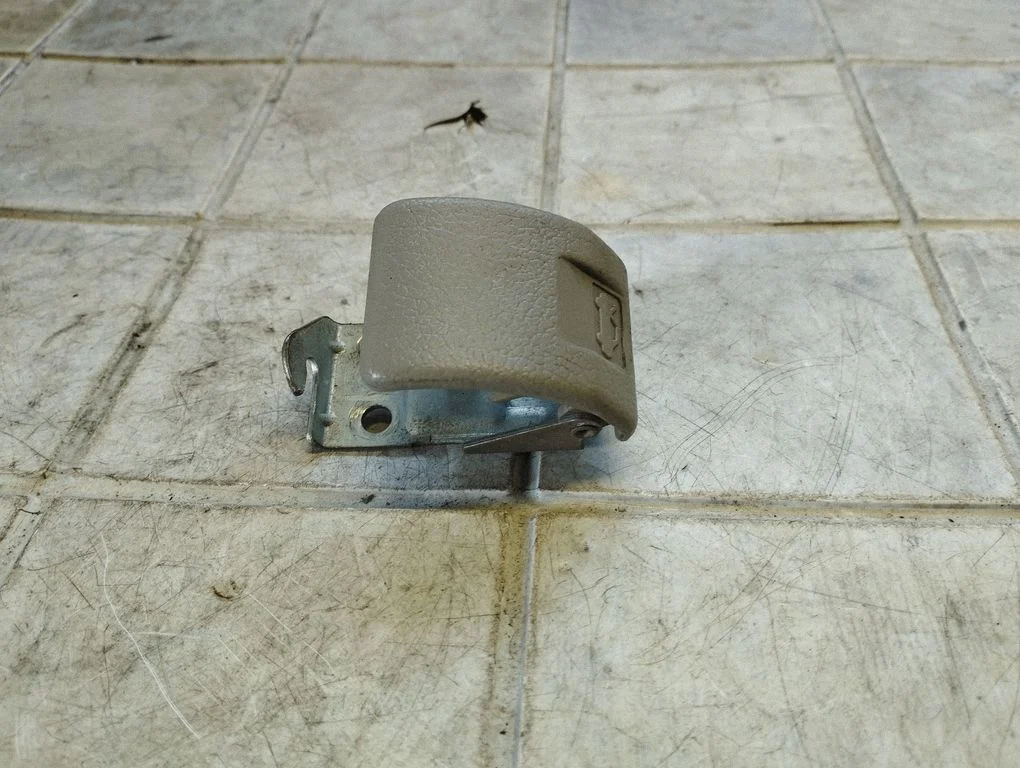 Engine bonnet (hood) release handle