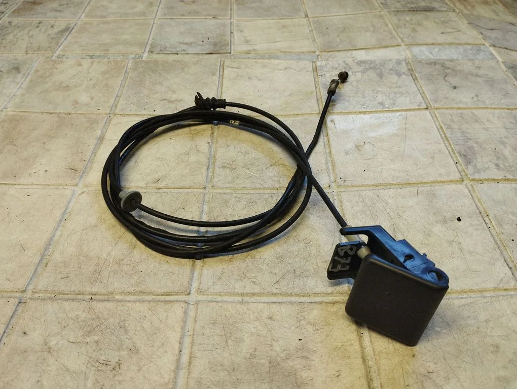 Engine bonnet (hood) release handle