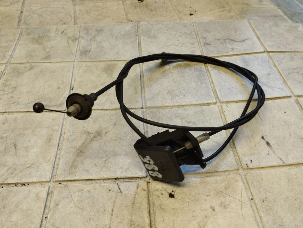 Engine bonnet (hood) release handle