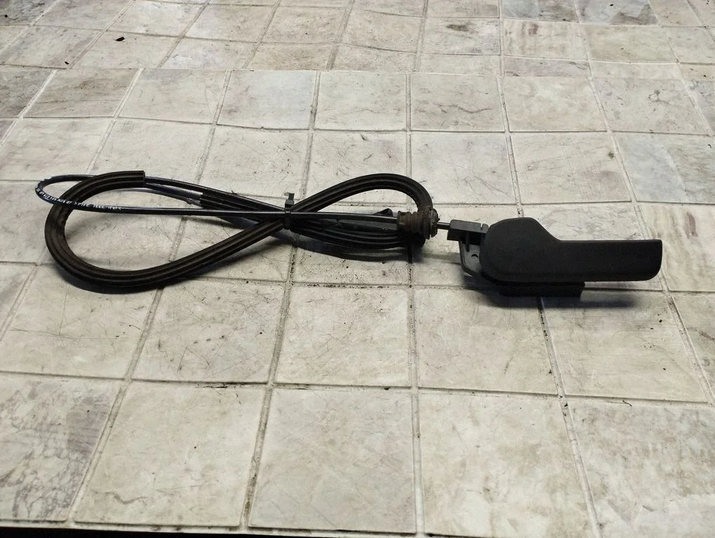 Engine bonnet (hood) release handle 1J1823633