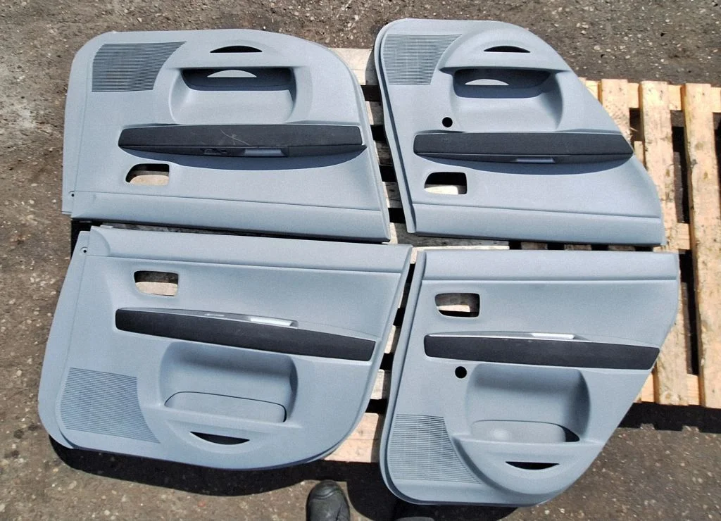 Uste siseviimistluse komplekt – Mazda 2 (2003-2007)