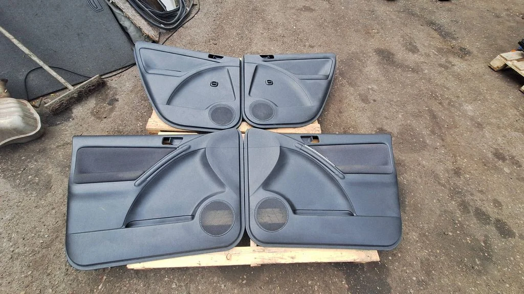 Uste siseviimistluse komplekt – Pontiac Vibe (2003-2008)