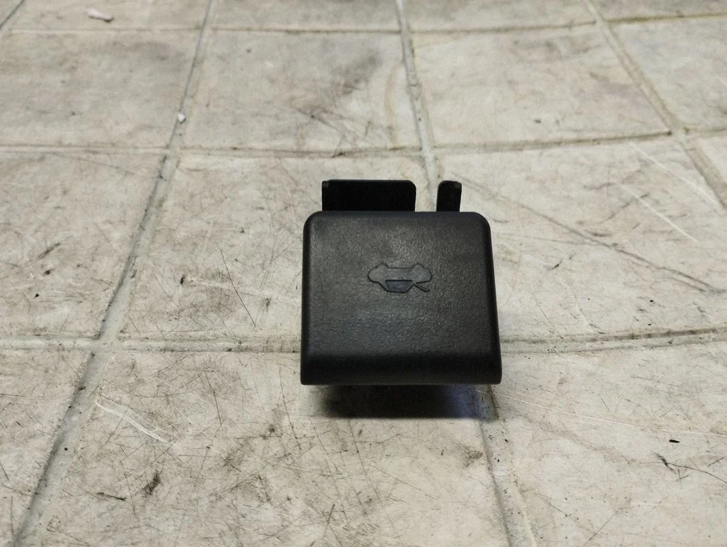 Engine bonnet (hood) release handle