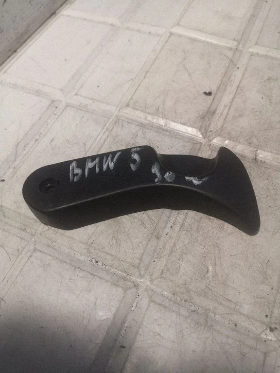 Engine bonnet (hood) release handle – BMW 5 Series E39 (1996-2003)