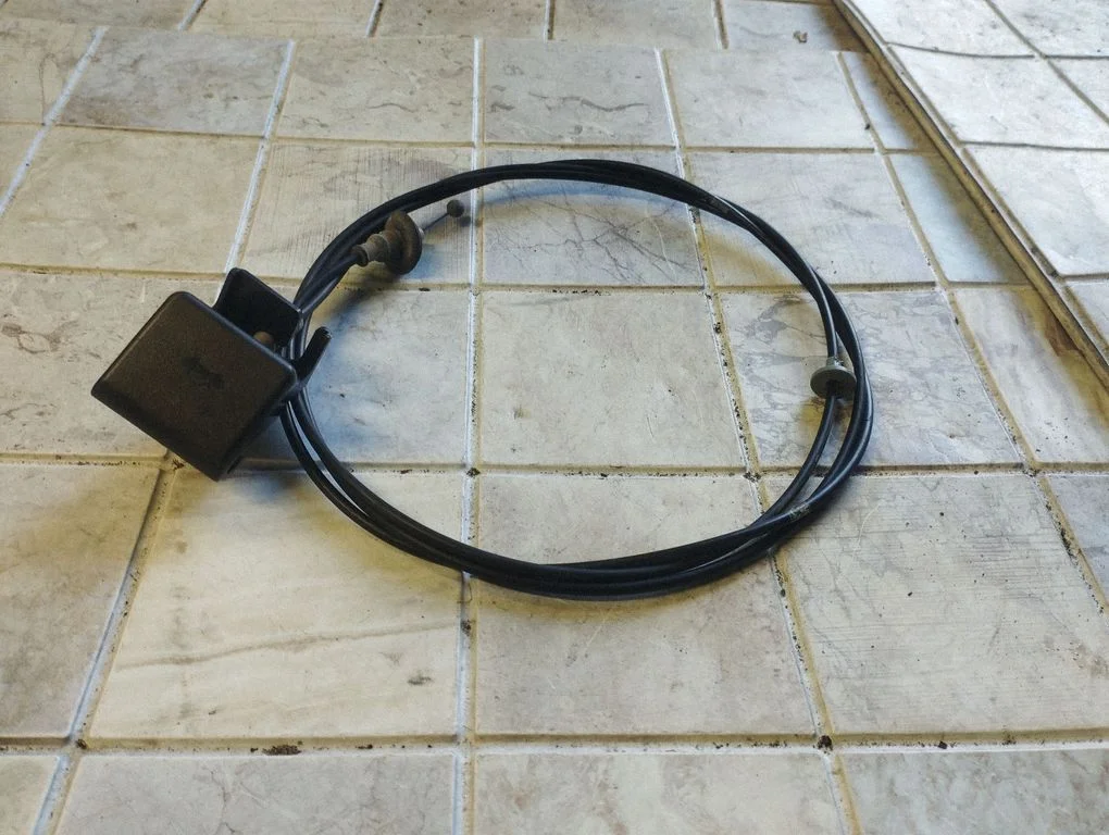 Engine bonnet (hood) release handle