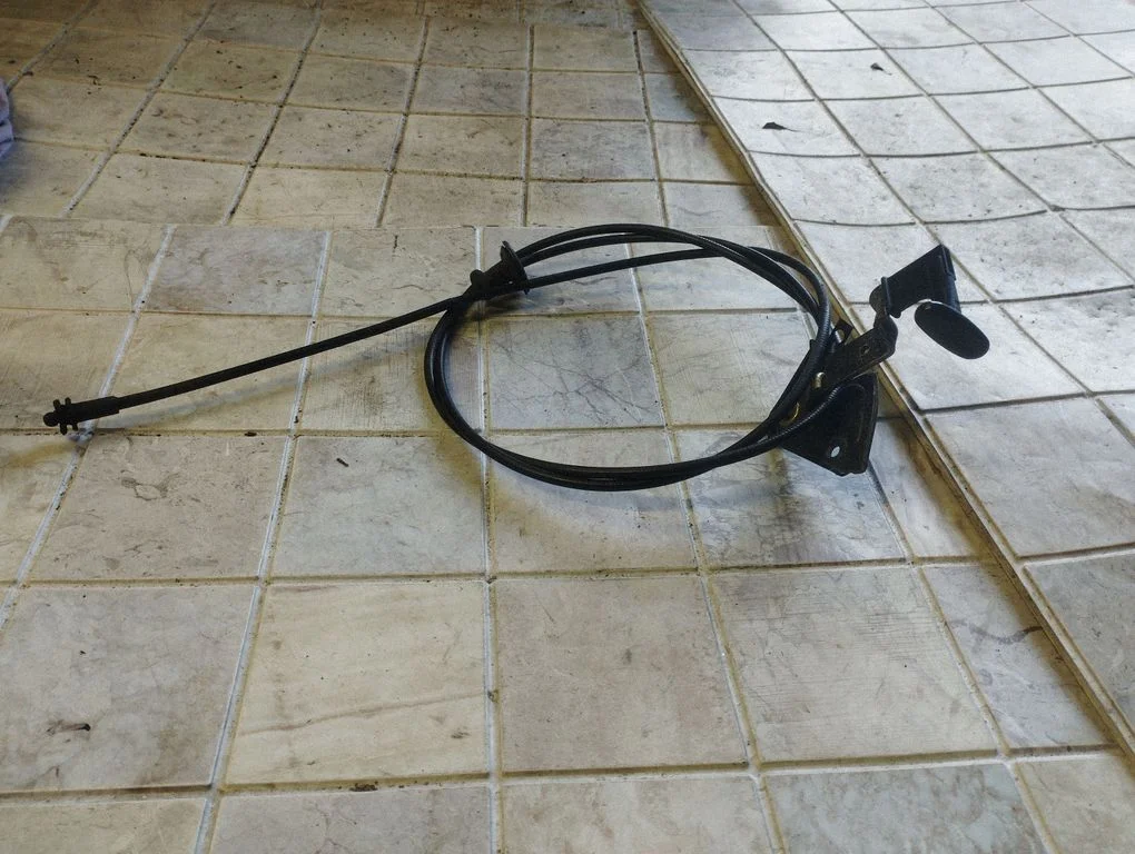 Mootorikapoti avamiskäepide
