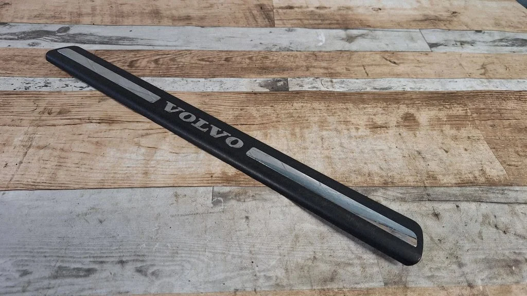 Front sill trim cover 8659960