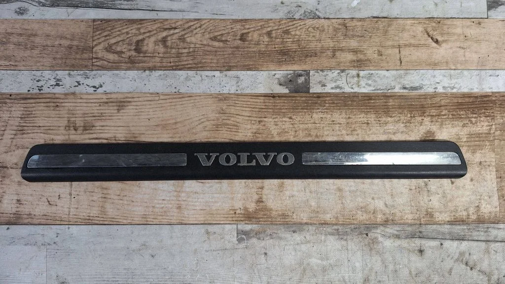 Front sill trim cover 8659960