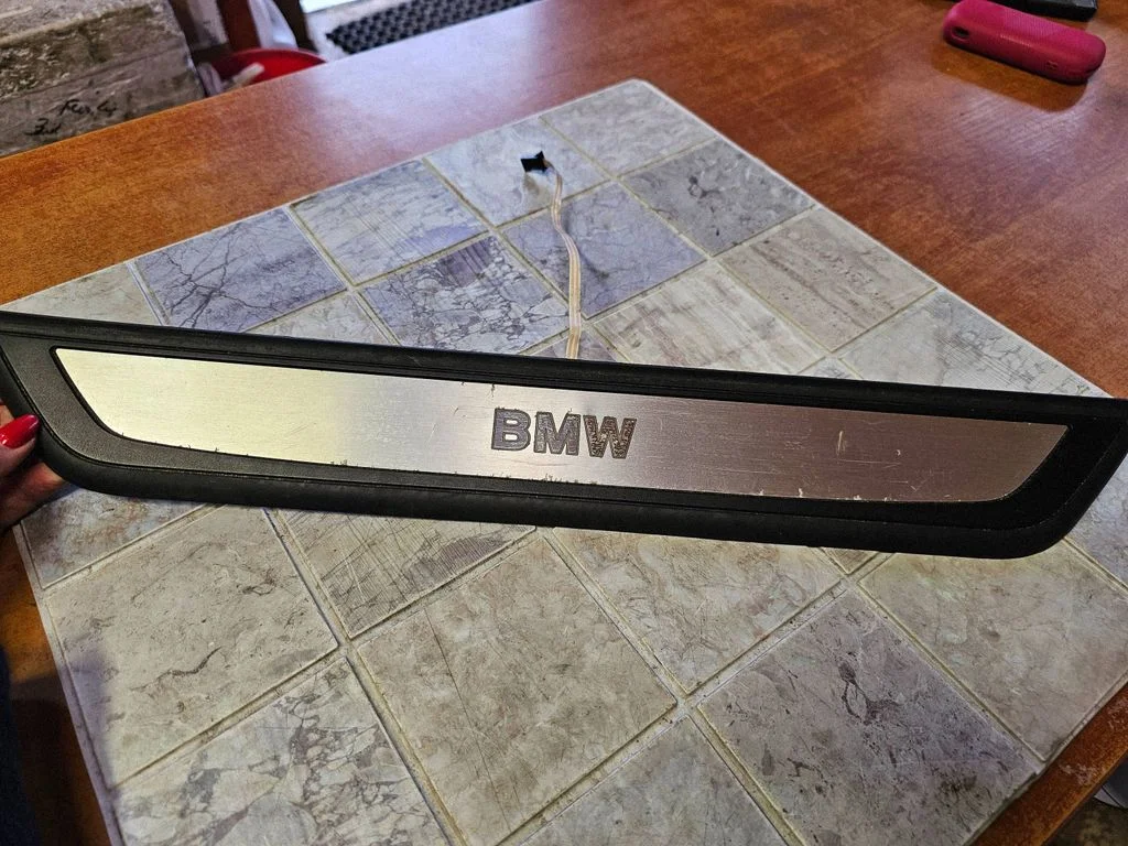 Front sill trim cover 22339910