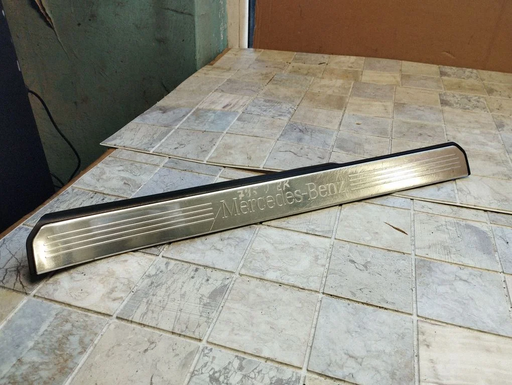 Front sill trim cover – Mercedes-Benz S-Class W221 (2005-2013)