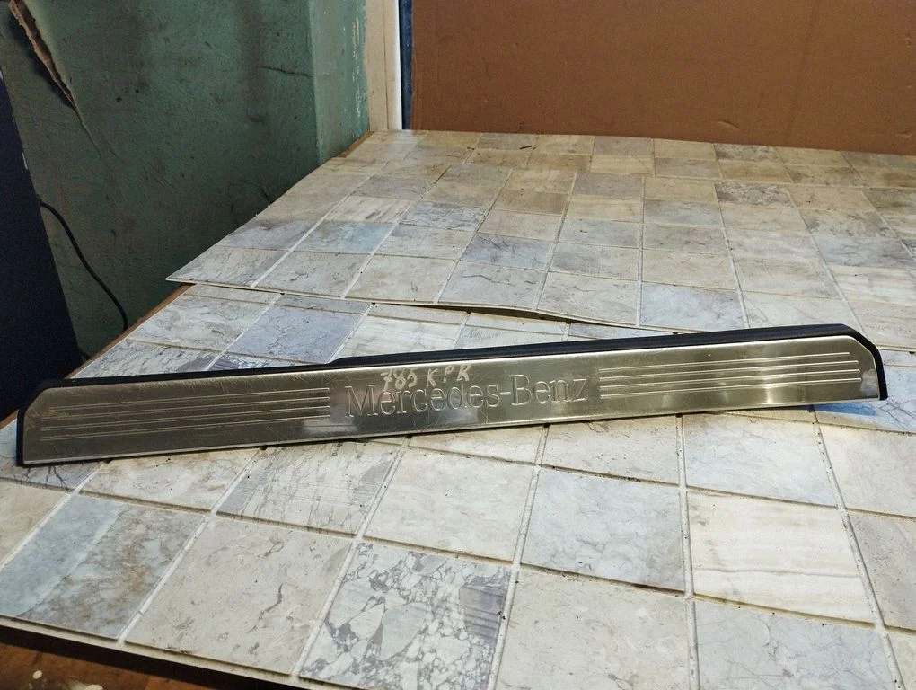 Front sill trim cover – Mercedes-Benz S-Class W221 (2005-2013)