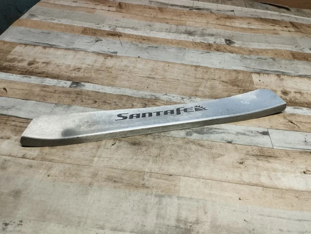 Front sill trim cover – front right
