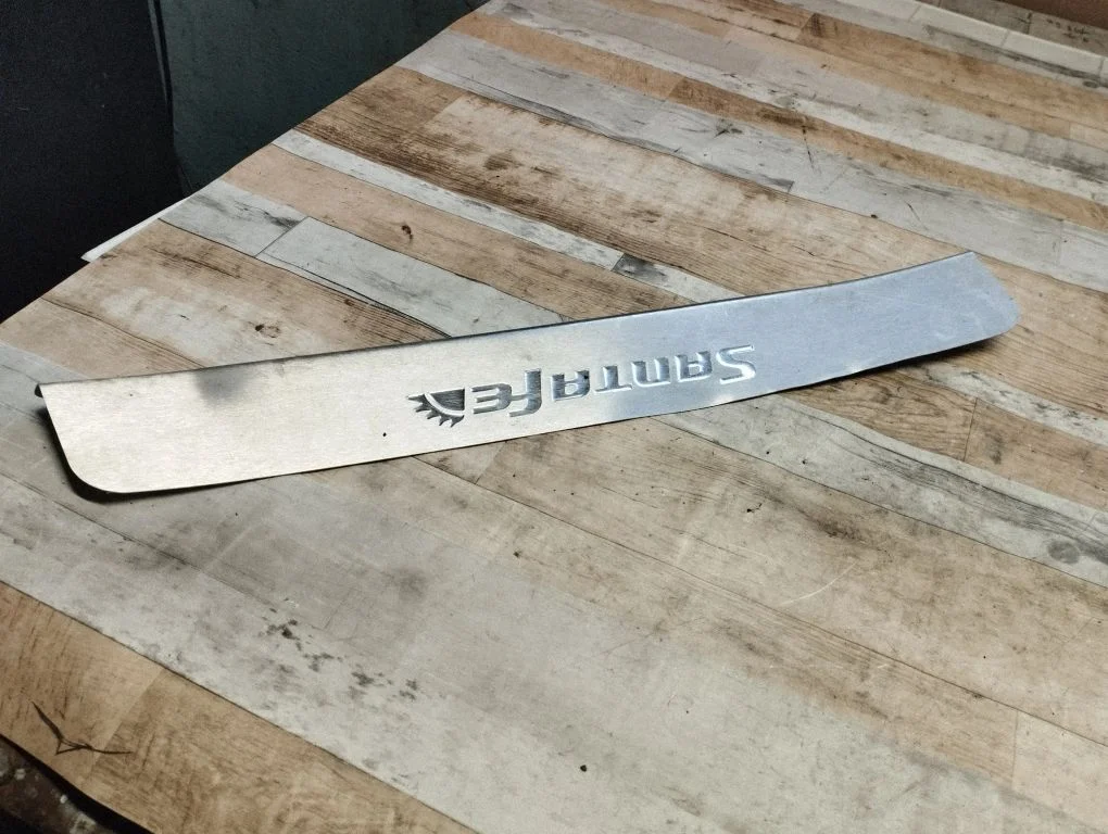 Front sill trim cover – front left
