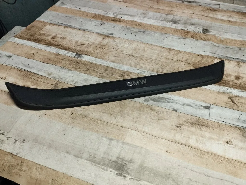 Front sill trim cover 7318566