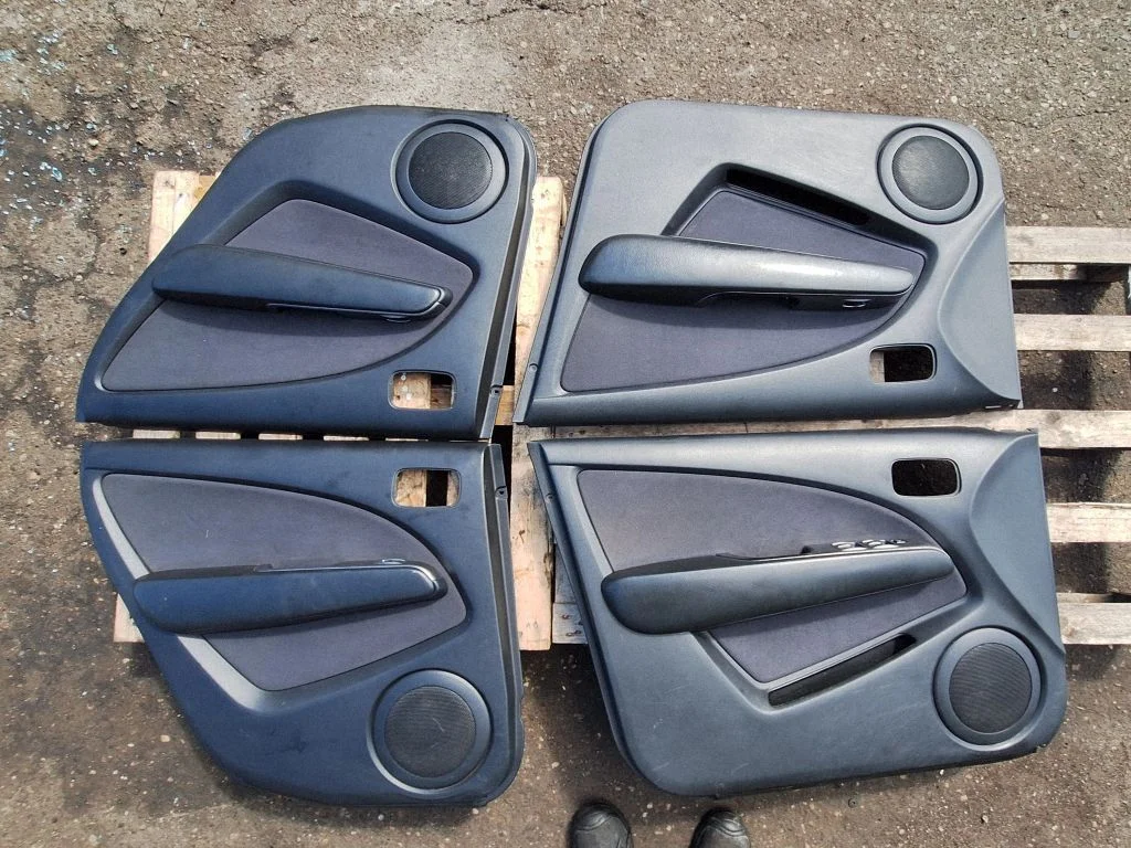 Uste siseviimistluse komplekt – Mitsubishi Outlander (2001-2007)