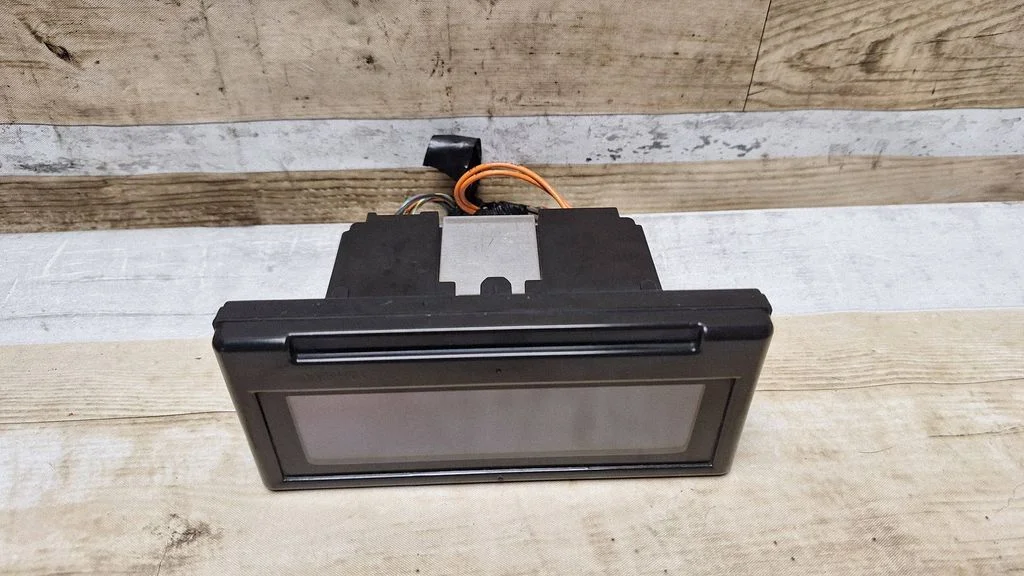 Screen/display/small screen – Volvo V50 (2008-2012)