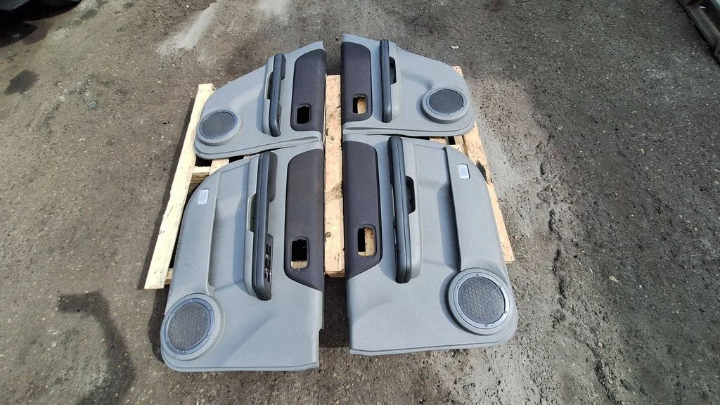 Uste siseviimistluse komplekt – Nissan X-Trail T30 (2001-2007)