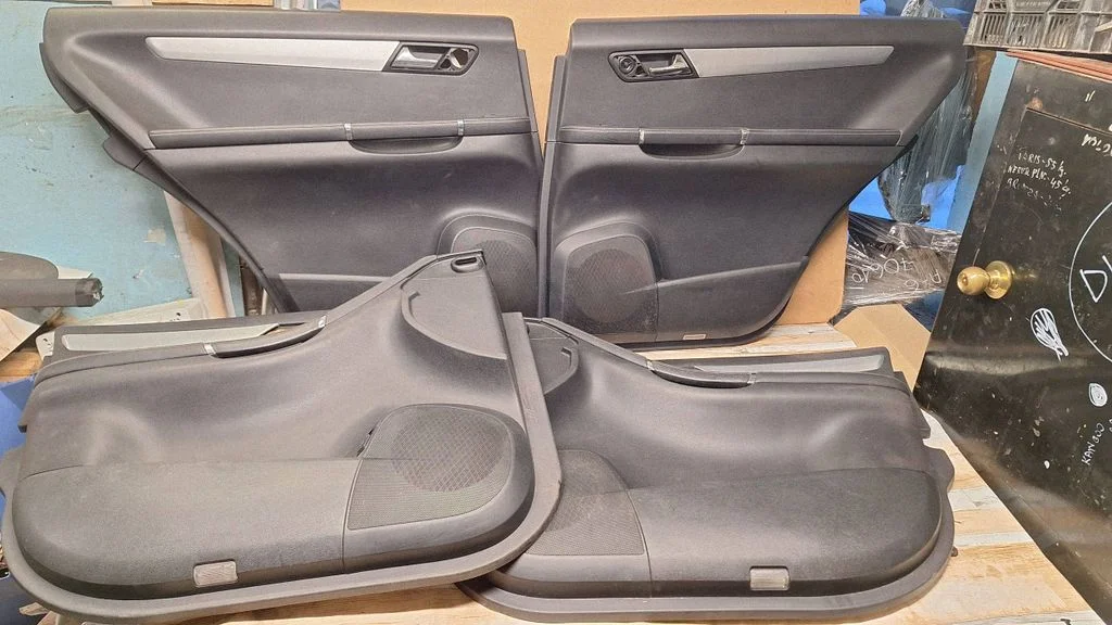 Uste siseviimistluse komplekt – Mercedes-Benz R-klass W251 (2005-2013)