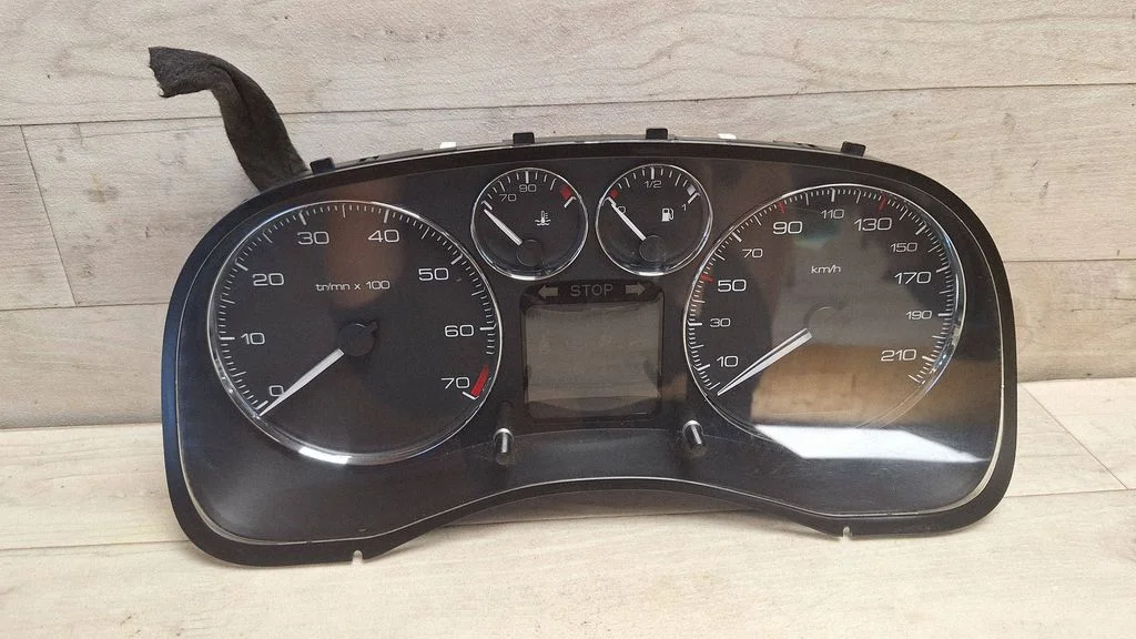 Speedometer (instrument cluster) – Peugeot 307 (2005-2008)