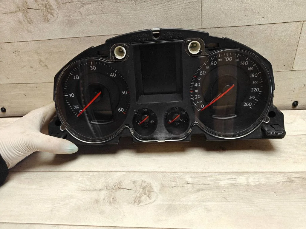 Speedometer (instrument cluster) – Volkswagen Passat CC (2008-2016)