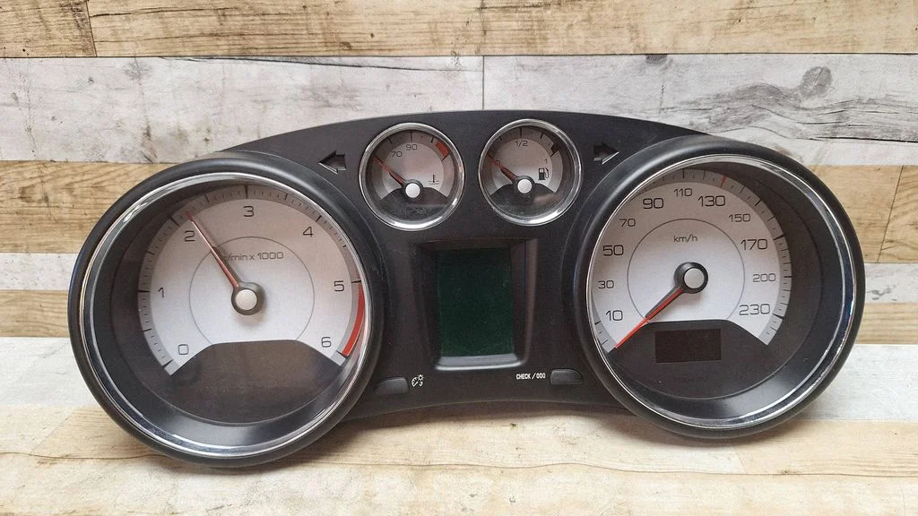 Speedometer (instrument cluster) – Peugeot 308 (2007-2013)