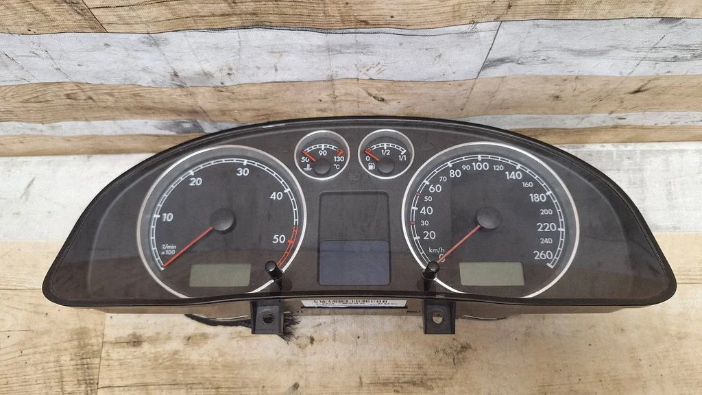 Speedometer (instrument cluster) 3B0920829A