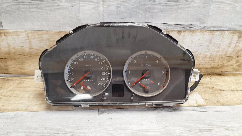 Spidometrs (instrumentu panelis) – Volvo C30 (2007-2010)
