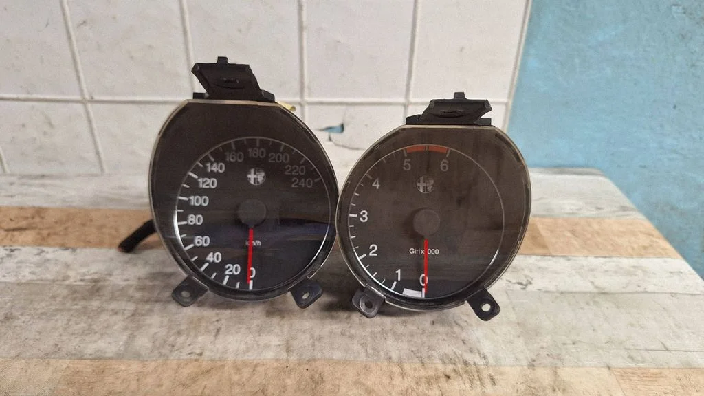 Speedometer (instrument cluster) 156049820